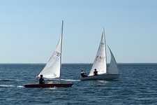 <a href='bateau.php?id_bateau_select=79'>470</a> : <a href='equipier.php?id_contact_select=39'>Frédéric H</a> - <a href='equipier.php?id_contact_select=273'>Batiste H</a> - <a href='equipier.php?id_contact_select=274'>Anais H</a> <br> <a href='bateau.php?id_bateau_select=96'>Laser(179790)</a> : <a href='equipier.php?id_contact_select=205'>Maud L</a>