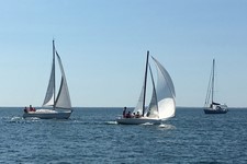 <a href='bateau.php?id_bateau_select=131'>Gib Sea 304(38775)</a> : <a href='equipier.php?id_contact_select=81'>Denis L</a> - <a href='equipier.php?id_contact_select=92'>Yves A</a> - <a href='equipier.php?id_contact_select=284'>Caroline R</a> - <a href='equipier.php?id_contact_select=285'>Pascal L</a> <br> <a href='bateau.php?id_bateau_select=132'>Speed feet 18(019)</a> : <a href='equipier.php?id_contact_select=17'>Olivier F</a> - <a href='equipier.php?id_contact_select=28'>JB F</a> - <a href='equipier.php?id_contact_select=289'>Marine F</a> - <a href='equipier.php?id_contact_select=290'>Mayeul C</a> - <a href='equipier.php?id_contact_select=288'>Ronan F</a>