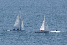 <a href='bateau.php?id_bateau_select=105'>470</a> : <a href='equipier.php?id_contact_select=198'>Aymeric N</a> - <a href='equipier.php?id_contact_select=197'>Cyrille N</a> <br> <a href='bateau.php?id_bateau_select=21'>Flibustier(888)</a> : <a href='equipier.php?id_contact_select=43'>Jean Pierre G</a> - <a href='equipier.php?id_contact_select=45'>Caroline G</a>