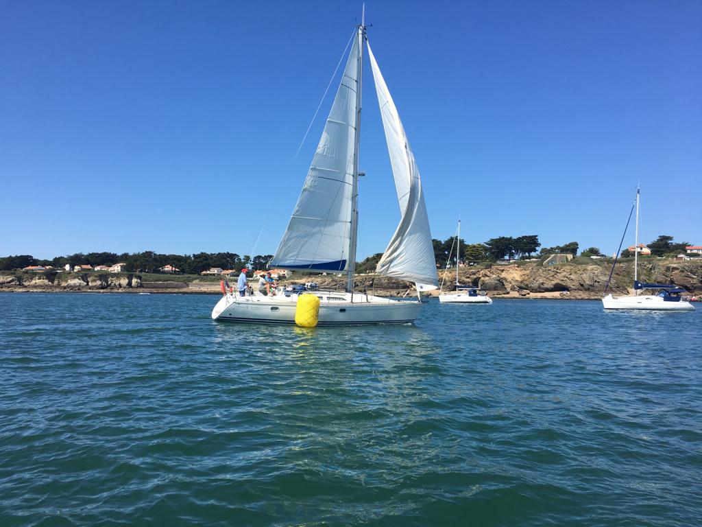 <a href='bateau.php?id_bateau_select=133'>OCEANIS 31</a> : <a href='equipier.php?id_contact_select=72'>Thierry D</a> - <a href='equipier.php?id_contact_select=71'>Sylvie d</a>